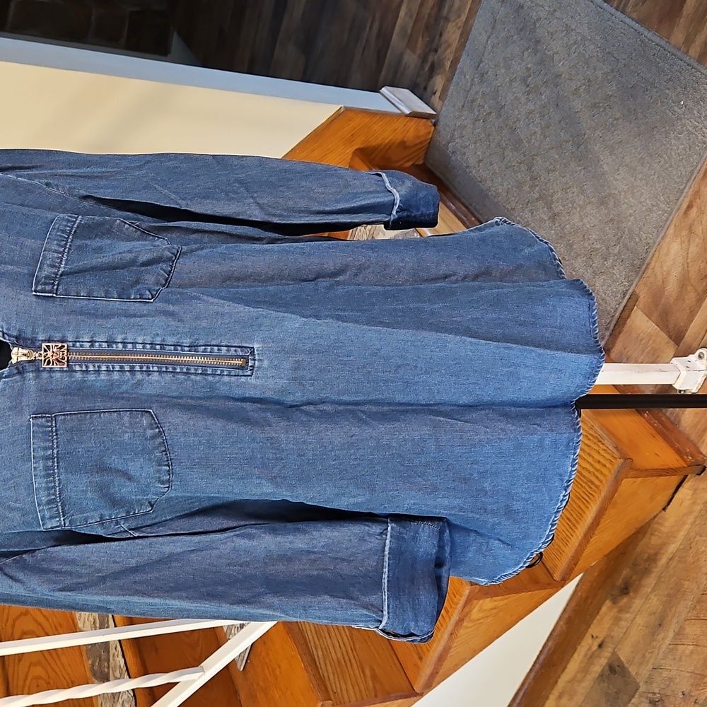 👚Anne Klein Blue Chambray Shirt - Picture 4 of 7